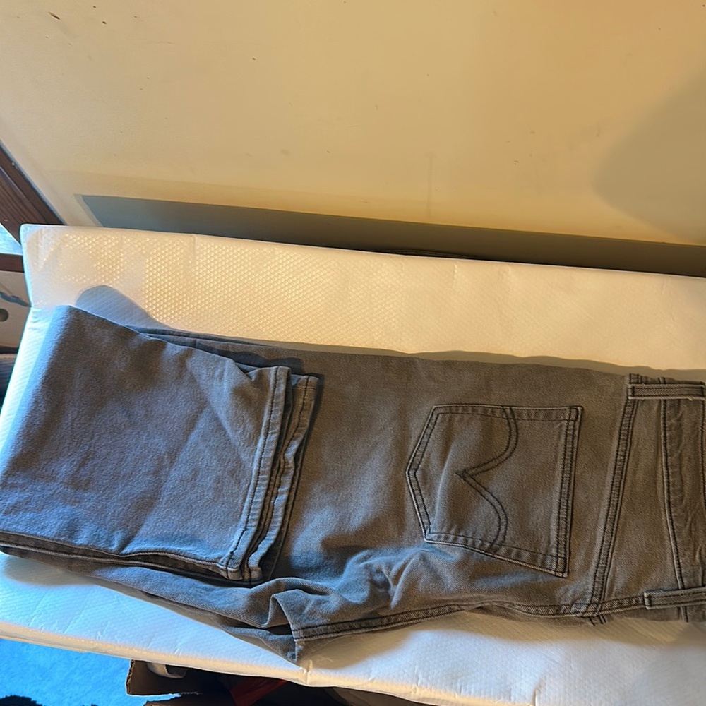 Levi’s Women’s Premium Ribcage Straight Ankle Jeans